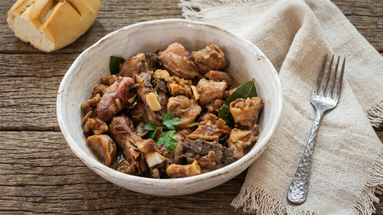 Choto al Ajillo – Zicklein in Knoblauch-Wein-Sauce