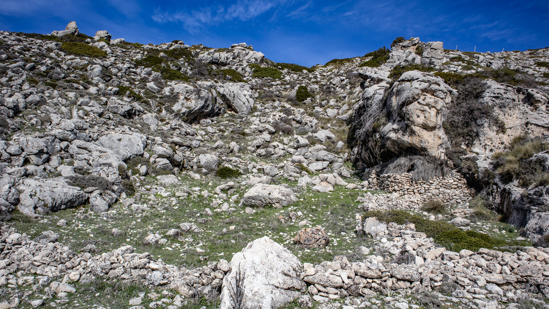Hirtenhütten und Viehställe aus Trockenmauerwerk am Pico Mágina